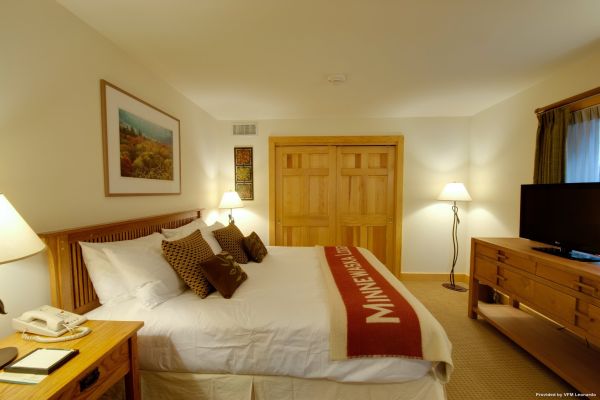 MINNEWASKA LODGE (Lake Minnewaska)